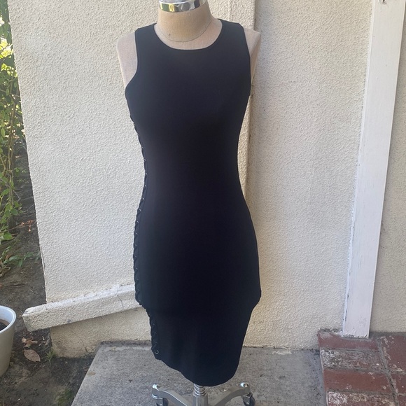 John + Jenn from Bloomingdale’s gorgeous dress laced up on one side. Stunning - Picture 4 of 15